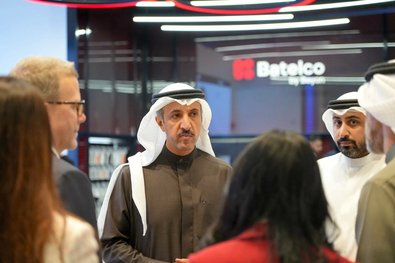 وزير المواصلات يزور عدد من شركات الاتصالات