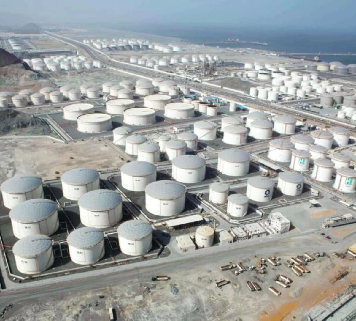 السيطرة على حريق بمنطقة الفجيرة للصناعات البترولية بعد اعتراض ناجح لمسيّرة