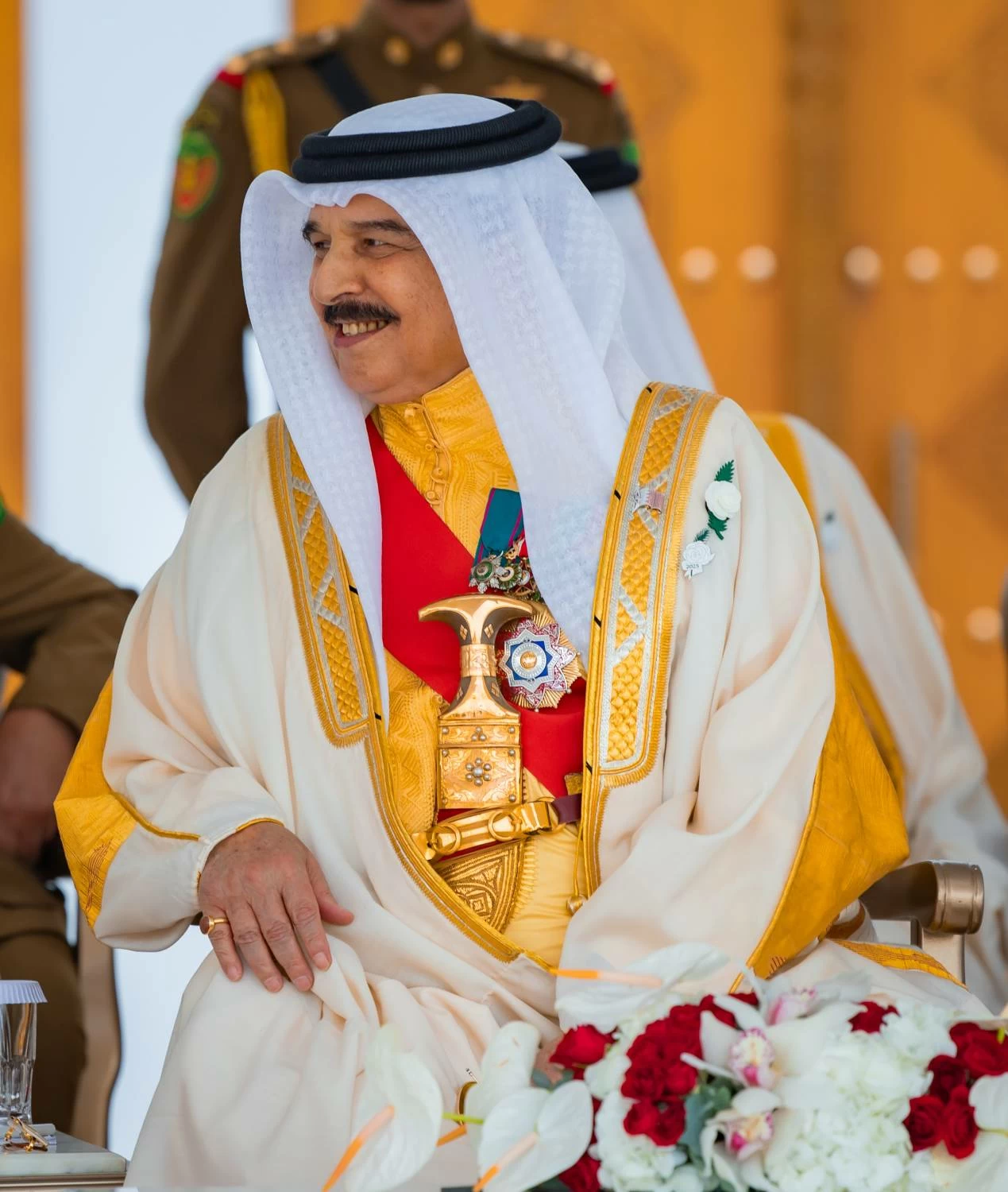 أهل البحرين يواصلون تأكيد وقوفهم صفاً واحداً حول راية الوطن بقيادة الملك