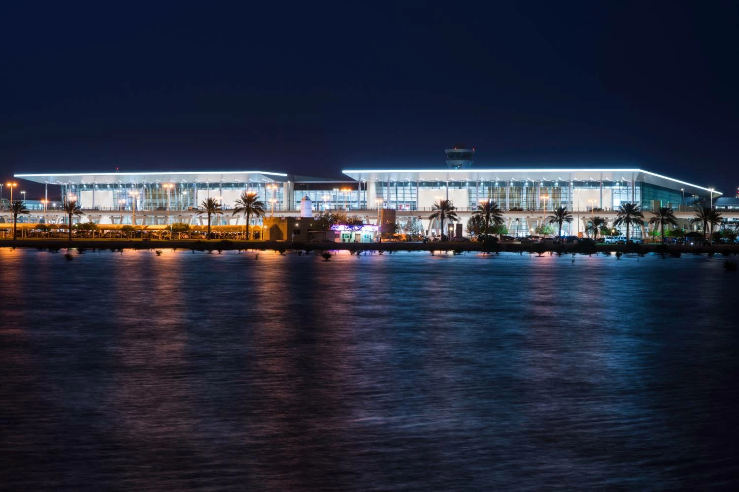 &laquo;مطار البحرين&raquo;: استمرار تعليق عمليات الطيران بسبب إغلاق المجال الجوي