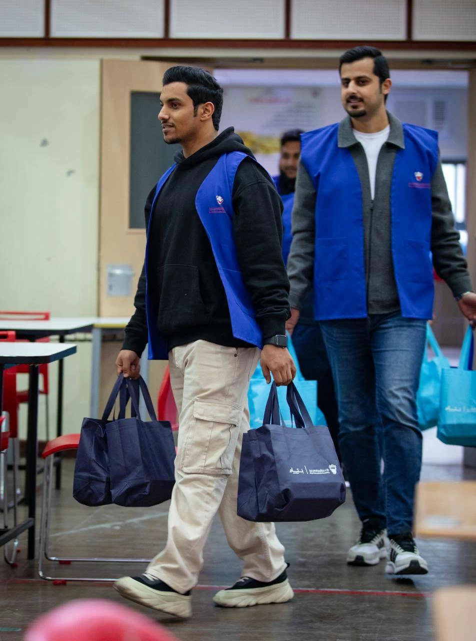 المؤسسة الملكية للأعمال الإنسانية توزع وجبات إفطار على مراكز الإيواء بالتعاون مع وزارة الداخلية