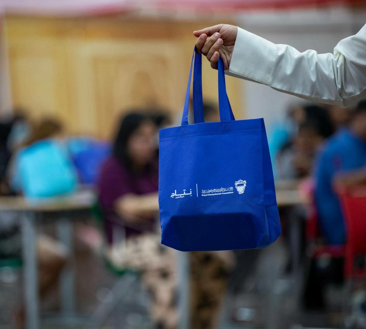 المؤسسة الملكية للأعمال الإنسانية توزع وجبات إفطار على مراكز الإيواء بالتعاون مع وزارة الداخلية