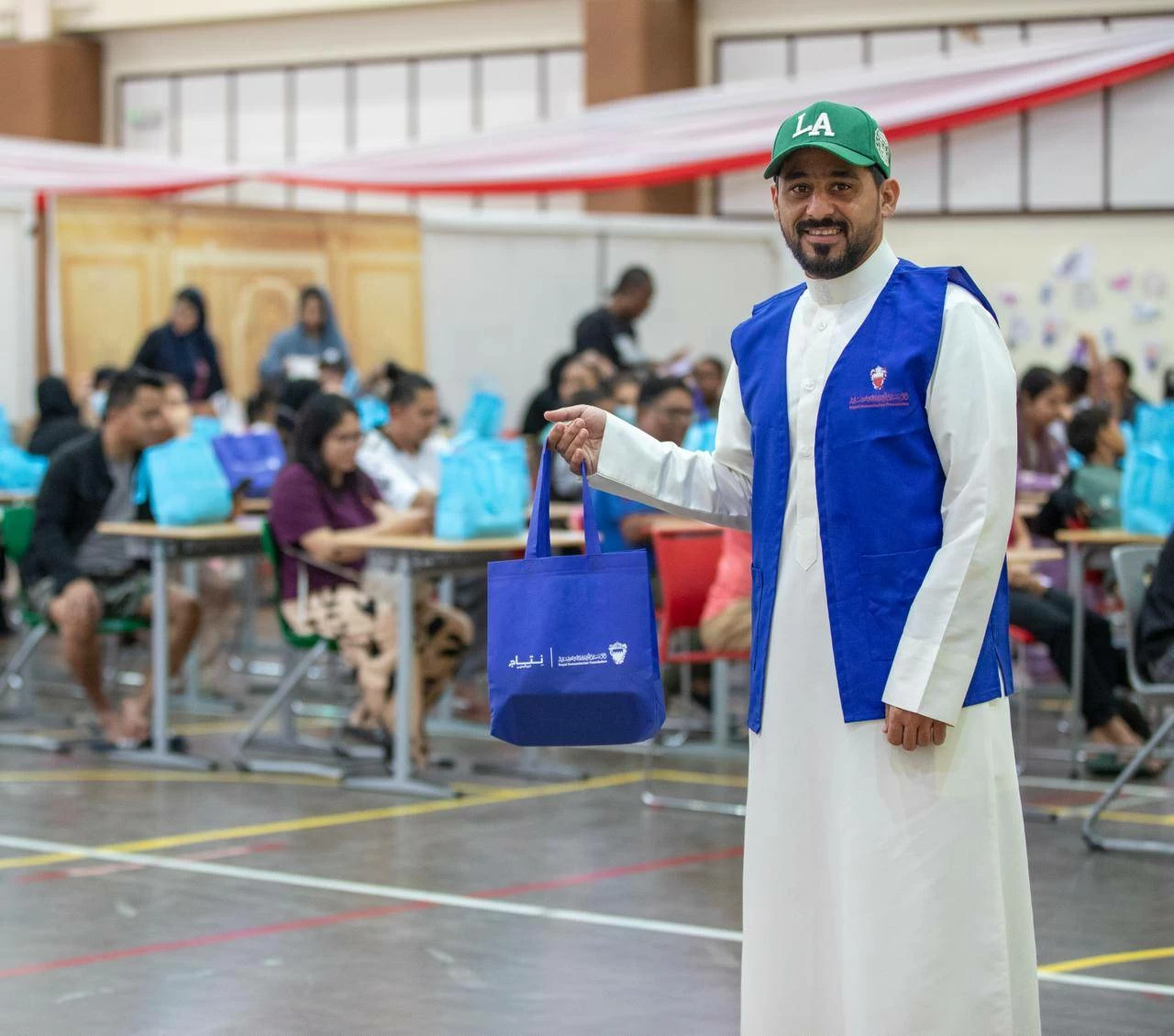 المؤسسة الملكية للأعمال الإنسانية توزع وجبات إفطار على مراكز الإيواء بالتعاون مع وزارة الداخلية