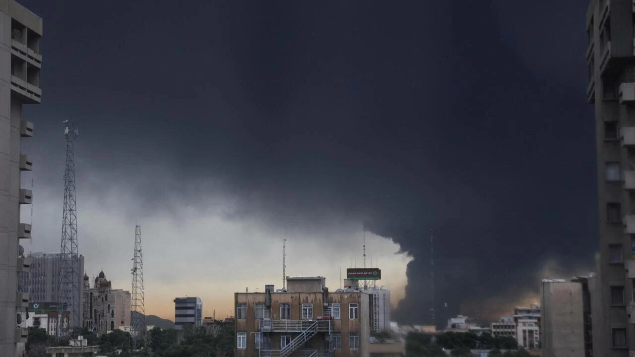 إسرائيل تعلن ضرب أهداف عسكرية "في كل أنحاء إيران"