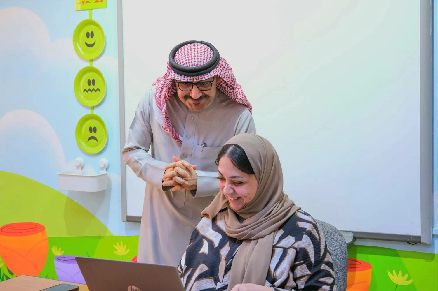 وزير التربية والتعليم يزور عددًا من المدارس للاطلاع على سير العملية التعليمية عبر المنصات الرقمية