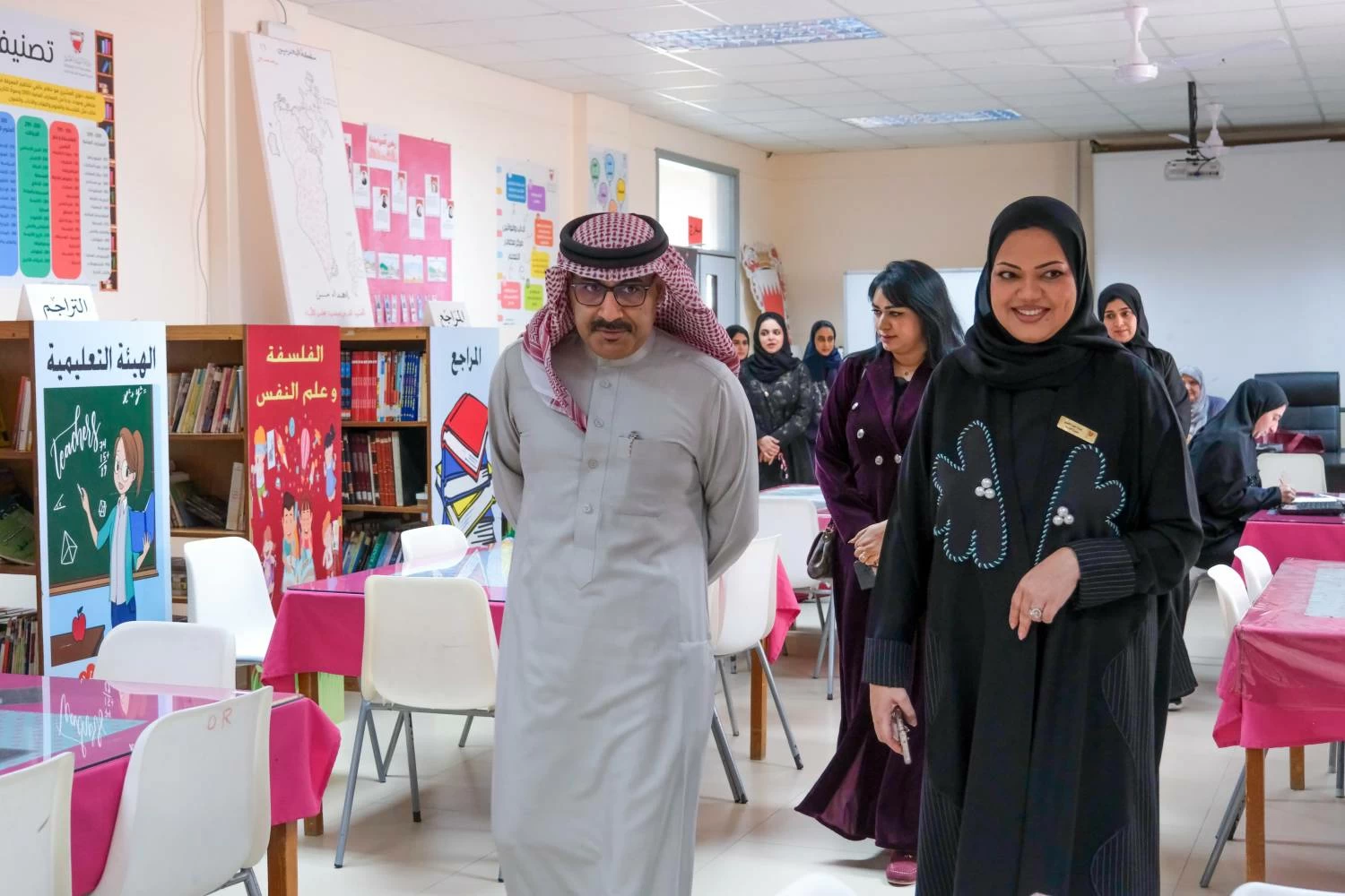 وزير التربية والتعليم يزور عددًا من المدارس للاطلاع على سير العملية التعليمية عبر المنصات الرقمية