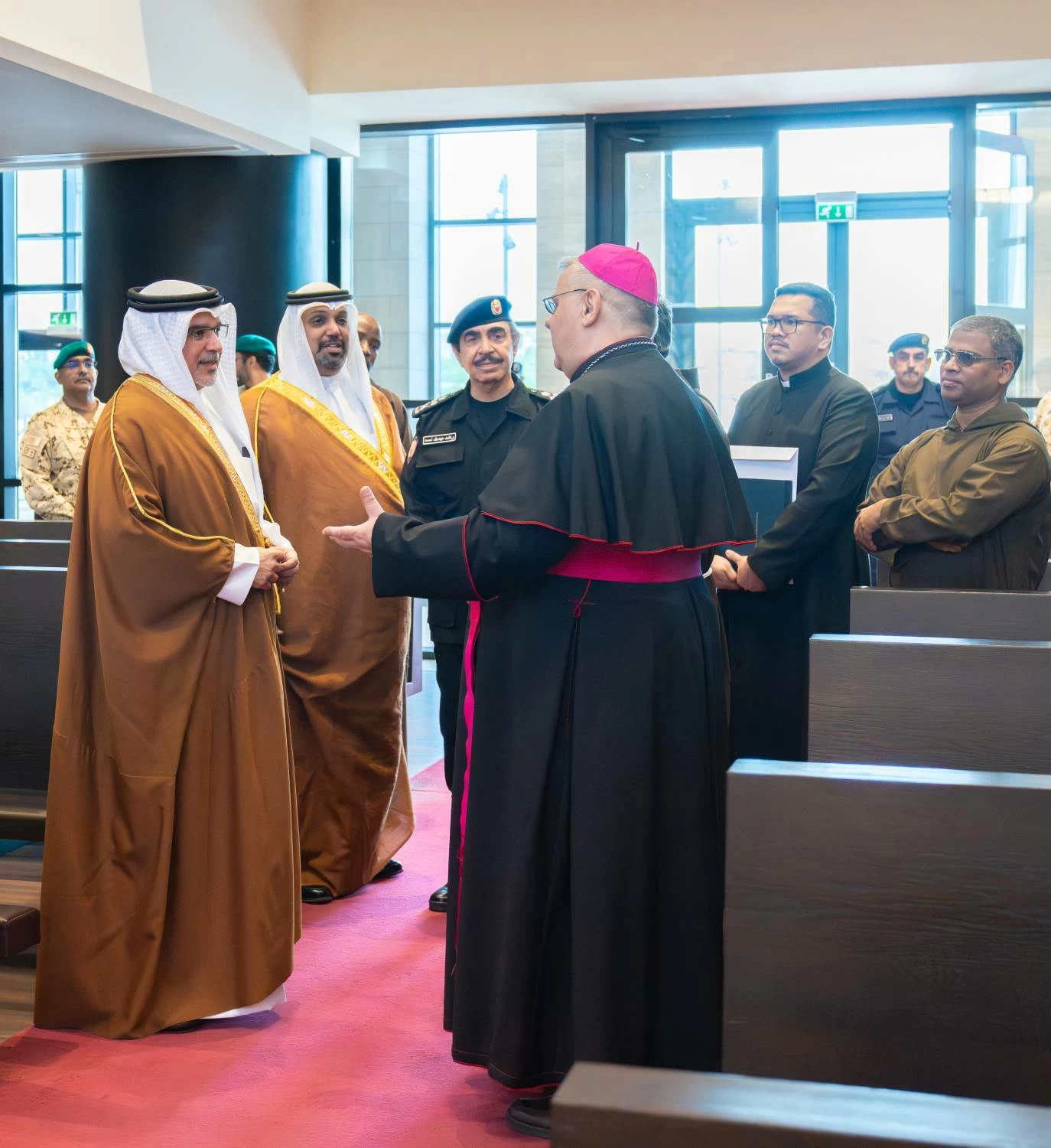 سمو ولي العهد رئيس مجلس الوزراء يزور كاتدرائية سيدة العرب