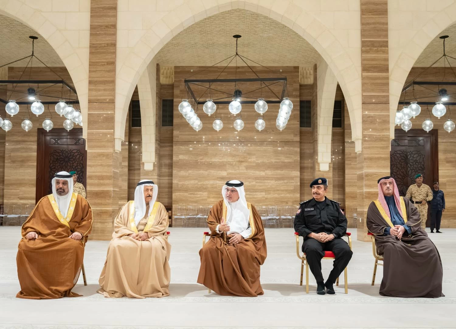 ولي العهد رئيس الوزراء: الالتفاف حول راية الوطن بقيادة جلالة الملك المعظم واجب ديني وتاريخي ومجتمعي