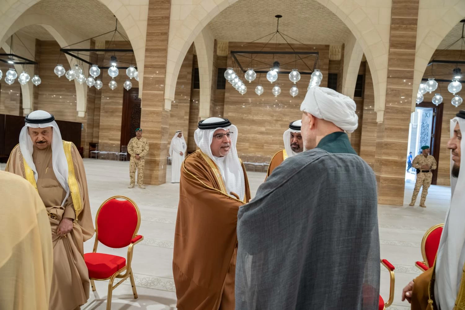 ولي العهد رئيس الوزراء: الالتفاف حول راية الوطن بقيادة جلالة الملك المعظم واجب ديني وتاريخي ومجتمعي