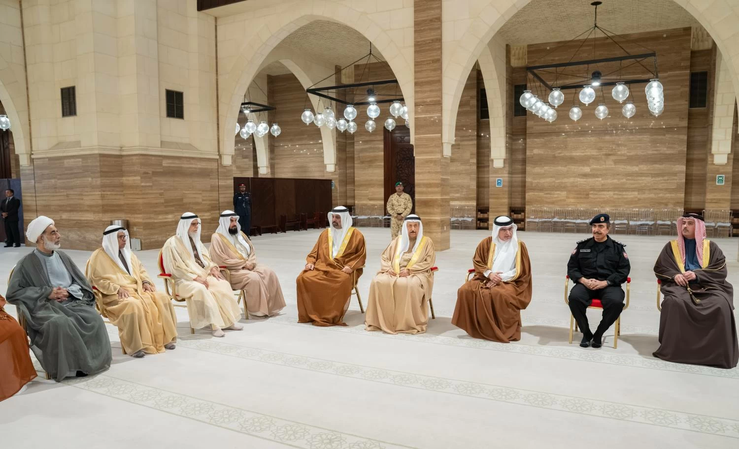 ولي العهد رئيس الوزراء: الالتفاف حول راية الوطن بقيادة جلالة الملك المعظم واجب ديني وتاريخي ومجتمعي