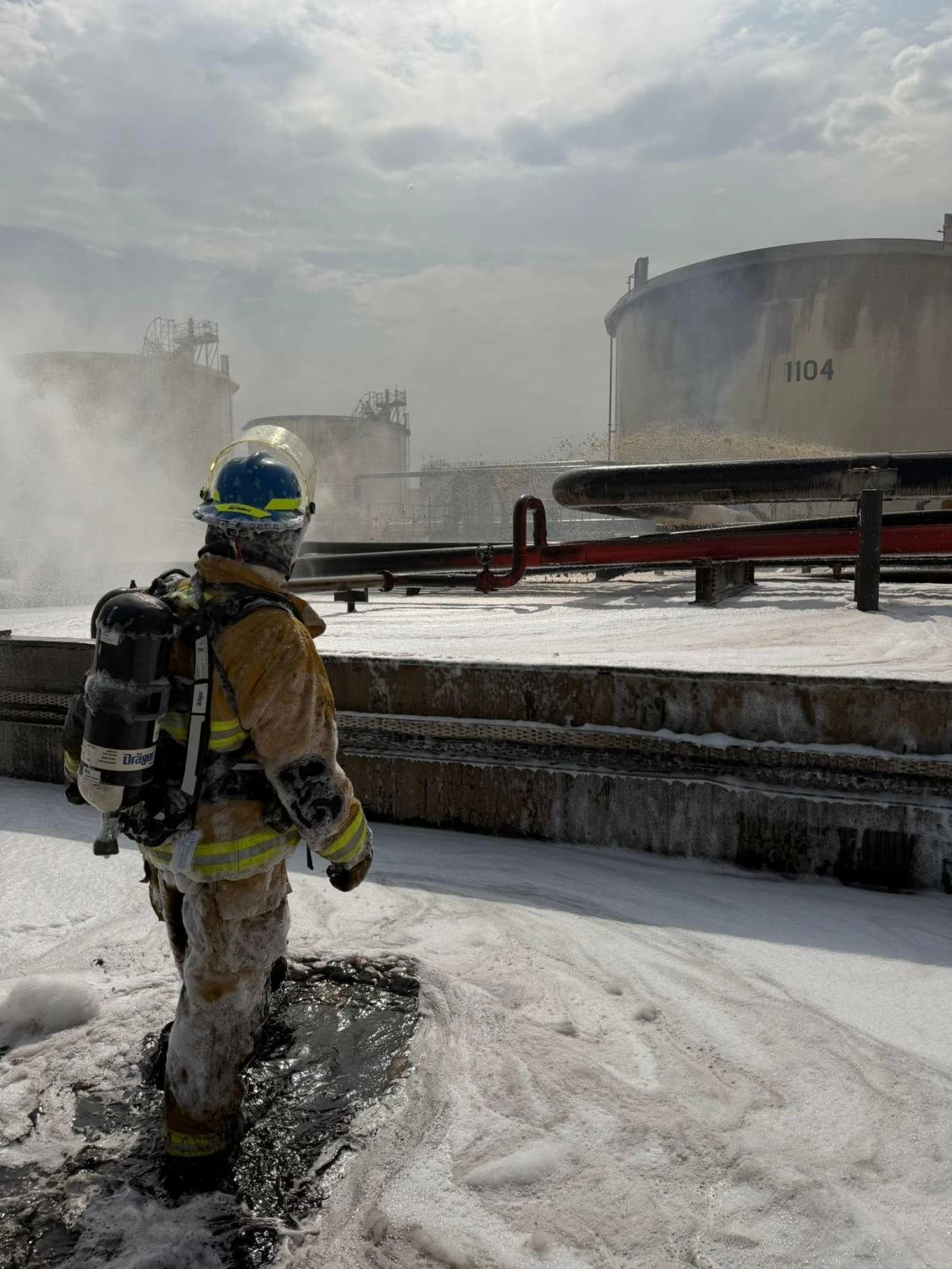 &laquo;الدفاع المدني&raquo;: السيطرة على حريق اندلع بمنشأة بالمعامير إثر عدوان إيراني