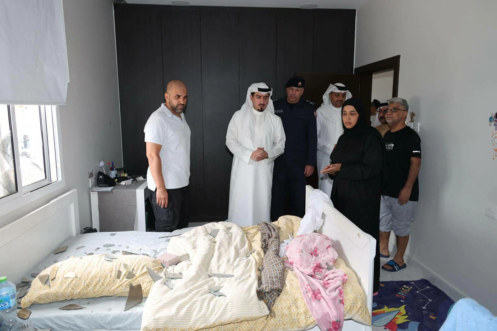 محافظ العاصمة يزور منطقة سترة للاطمئنان على سلامة المواطنين إثر العدوان الإيراني بطائرات مسيرة