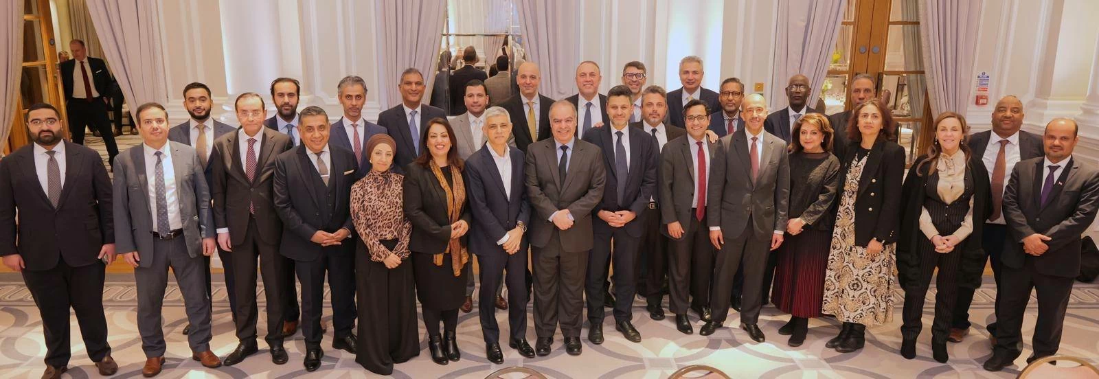 عميد السلك الدبلوماسي العربي في لندن يقيم مأدبة إفطار على شرف عمدة لندن والبرلمانيين البريطانيين المسلمين