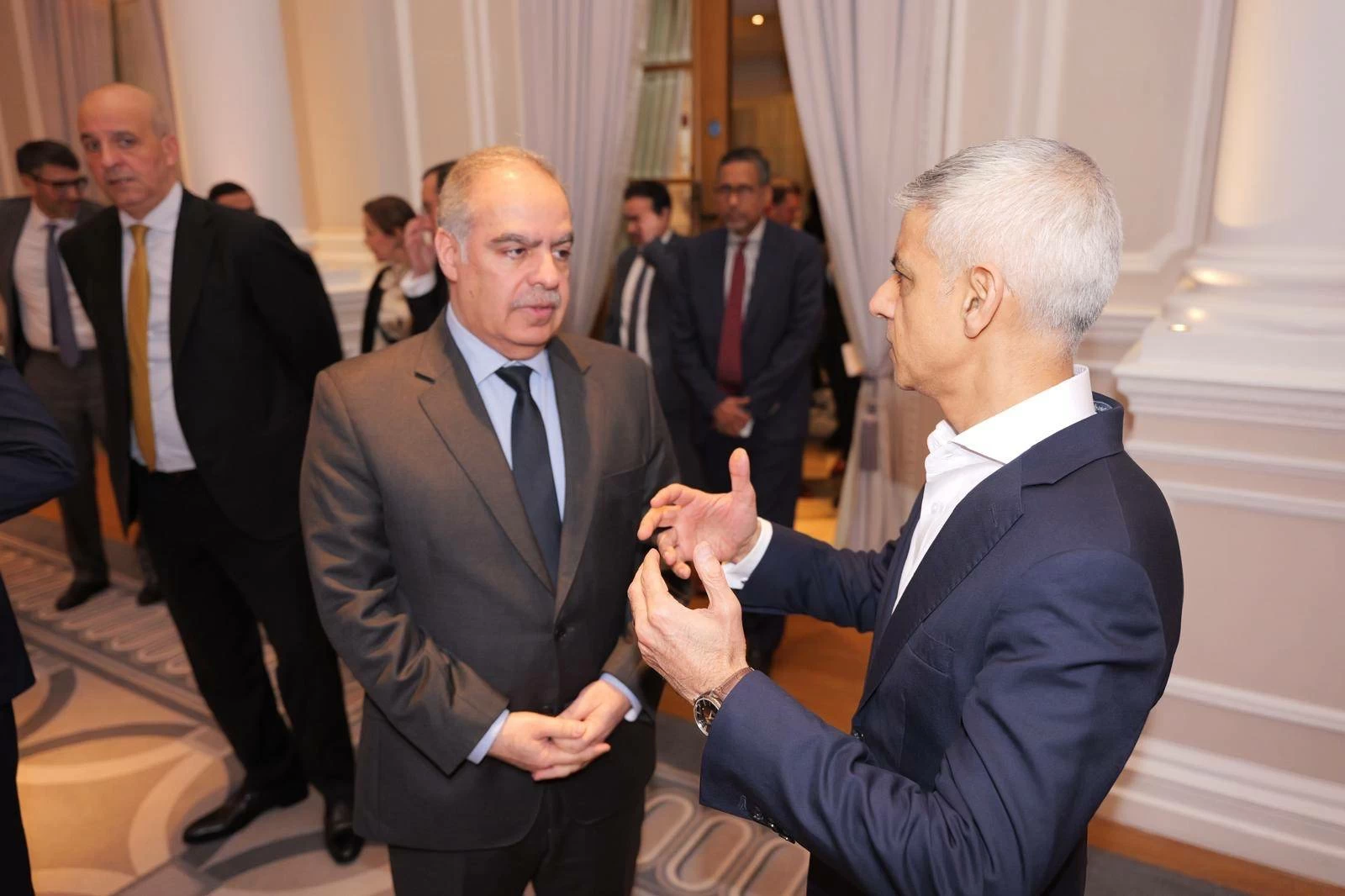 عميد السلك الدبلوماسي العربي في لندن يقيم مأدبة إفطار على شرف عمدة لندن والبرلمانيين البريطانيين المسلمين