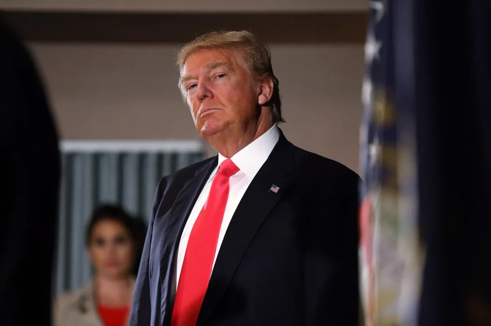 ترامب: سنضرب إيران بعشرين ضعفا إذا أوقفت تدفق النفط عبر مضيق هرمز