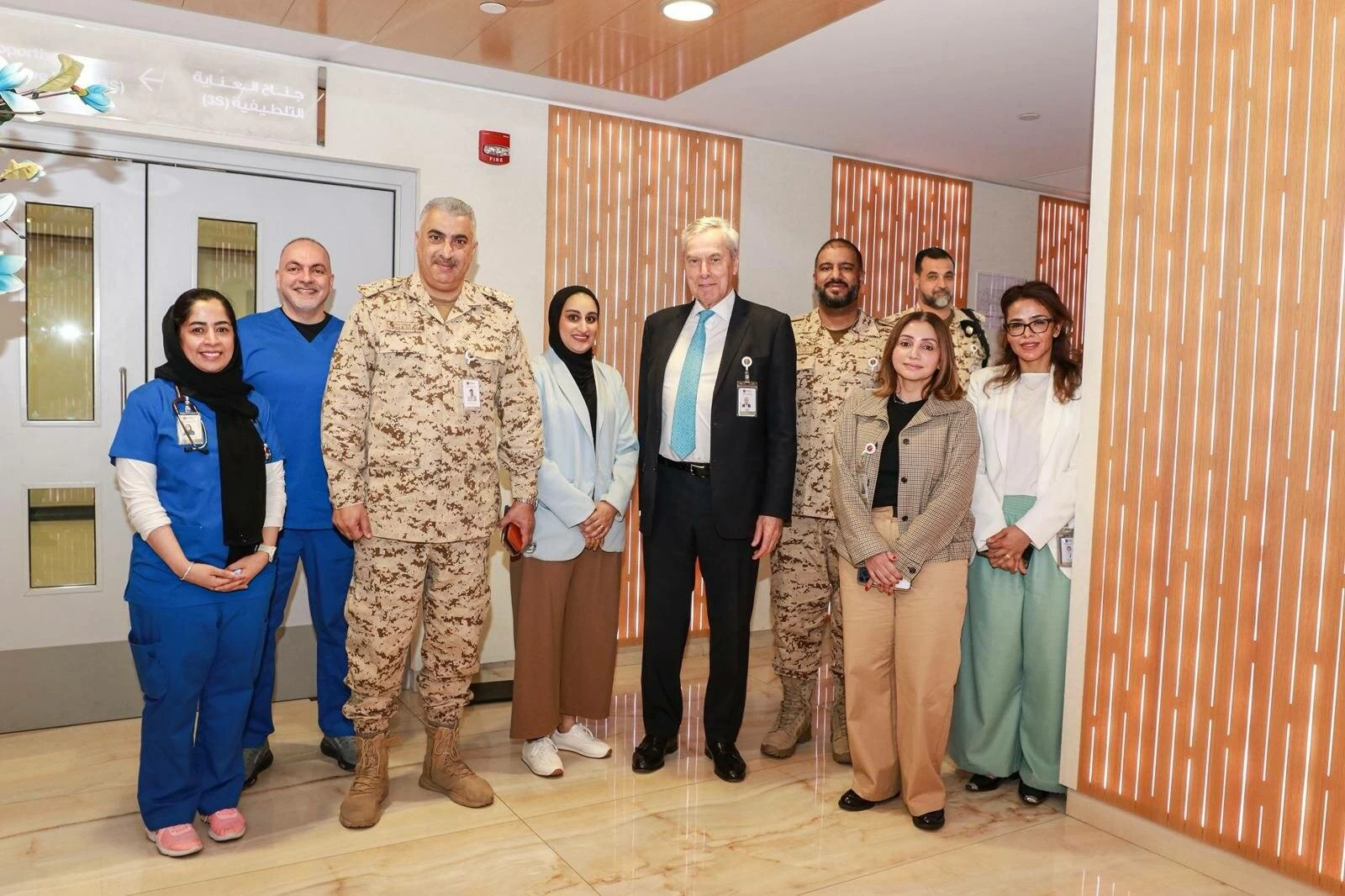قائد الخدمات الطبية الملكية يقوم بزيارة تفقدية لمركز البحرين للأورام