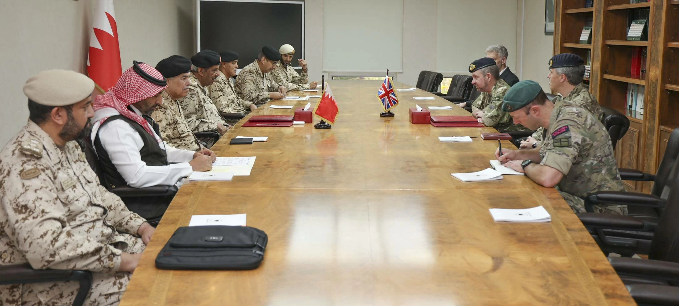 القائد العام يستقبل كبير مستشاري الدفاع البريطاني للشرق الأوسط والوفد المرافق