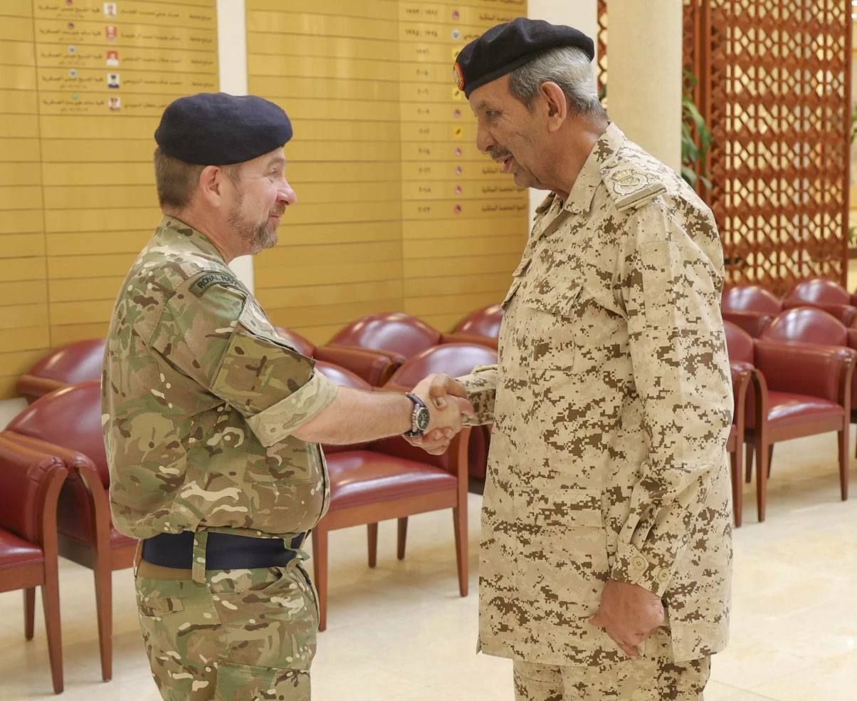 القائد العام يستقبل كبير مستشاري الدفاع البريطاني للشرق الأوسط والوفد المرافق