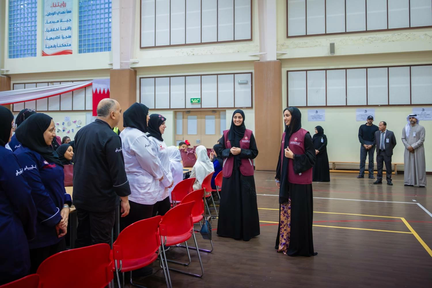 شيمة بنت ناصر&nbsp;تشارك في تحضير أكثر من 400 وجبة إفطار وتقدم الهدايا للأطفال