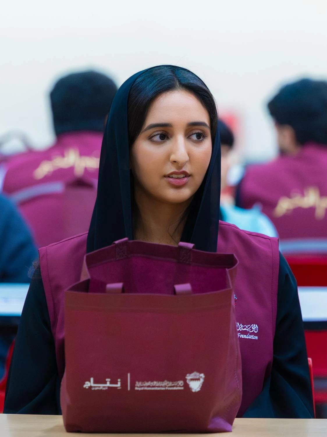 شيمة بنت ناصر&nbsp;تشارك في تحضير أكثر من 400 وجبة إفطار وتقدم الهدايا للأطفال