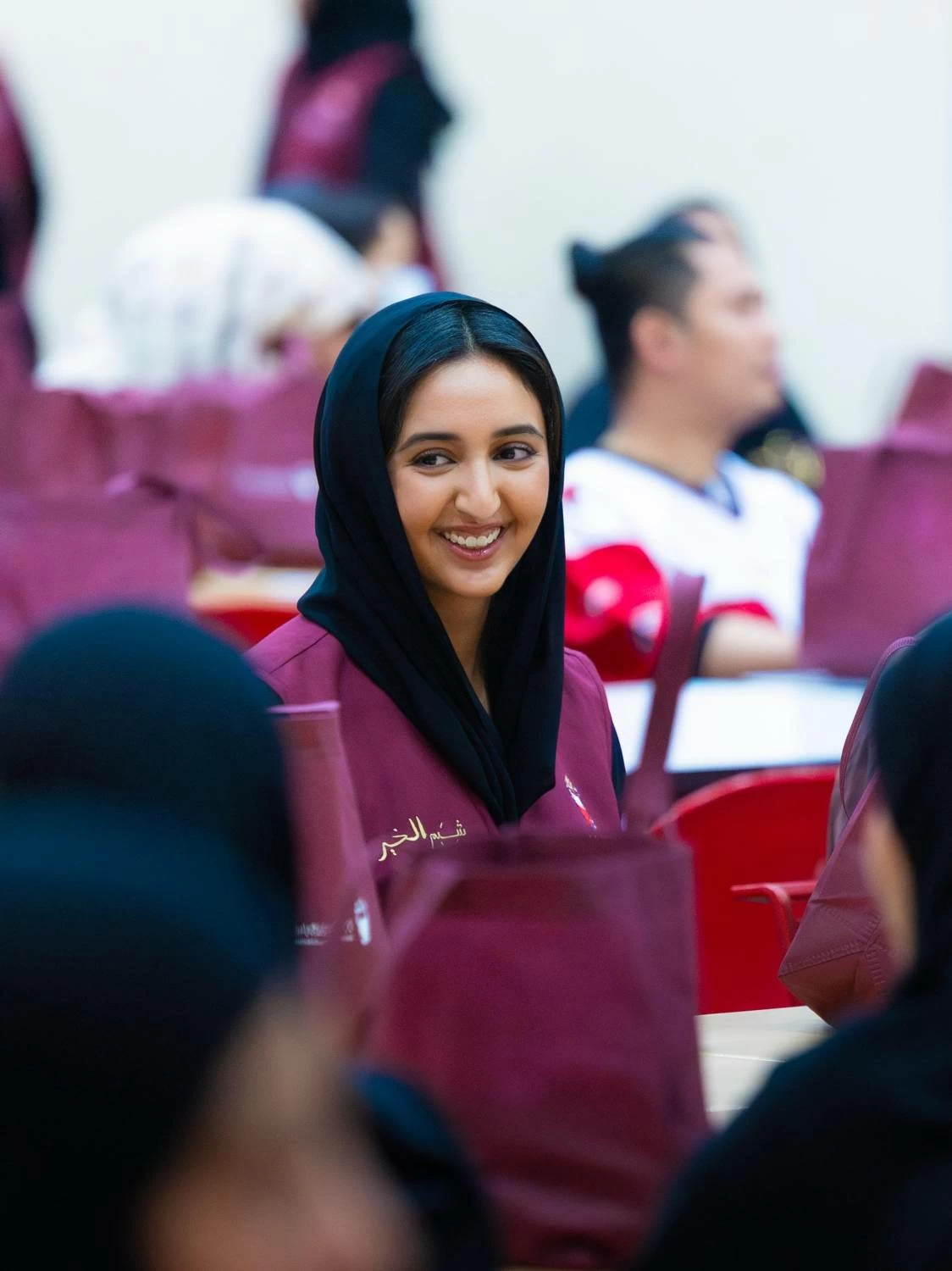 شيمة بنت ناصر&nbsp;تشارك في تحضير أكثر من 400 وجبة إفطار وتقدم الهدايا للأطفال