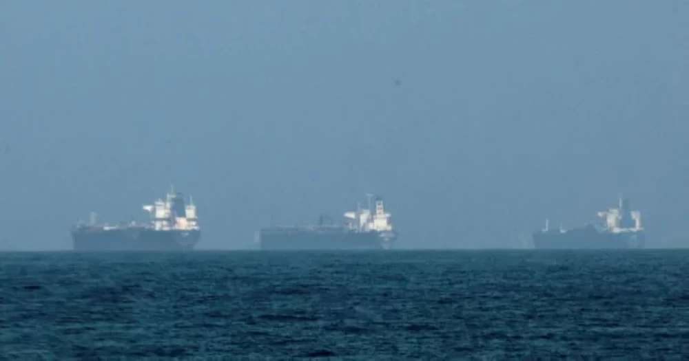 &laquo;سي إن إن&raquo;: إيران بدأت بزرع الألغام في مضيق هرمز