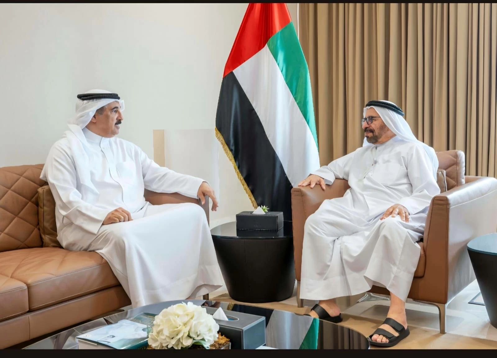 وزير الدولة بوزارة الخارجية في الإمارات يستقبل سفير البحرين لدى أبوظبي