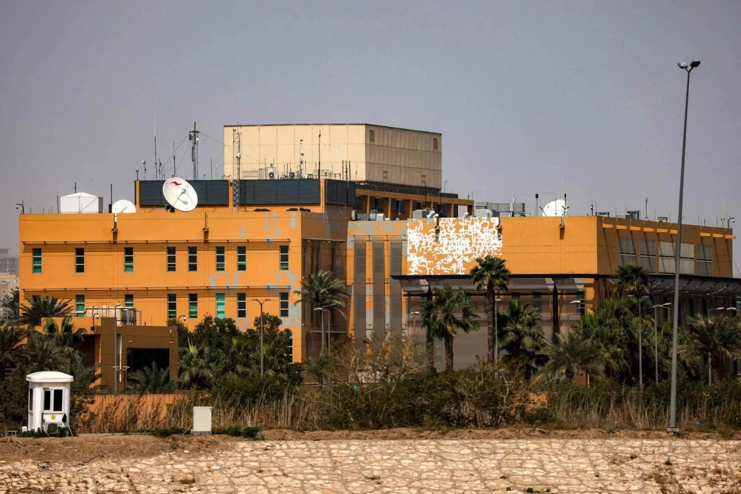 &laquo;واشنطن بوست&raquo;: مسيرة تصيب منشأة دبلوماسية أمريكية في العراق