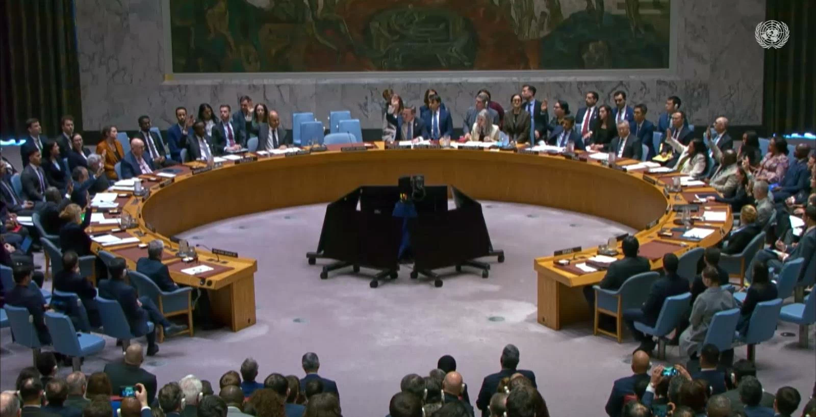مجلس الأمن يعتمد القرار المقدم من البحرين لإدانة العدوان الإيراني السافر