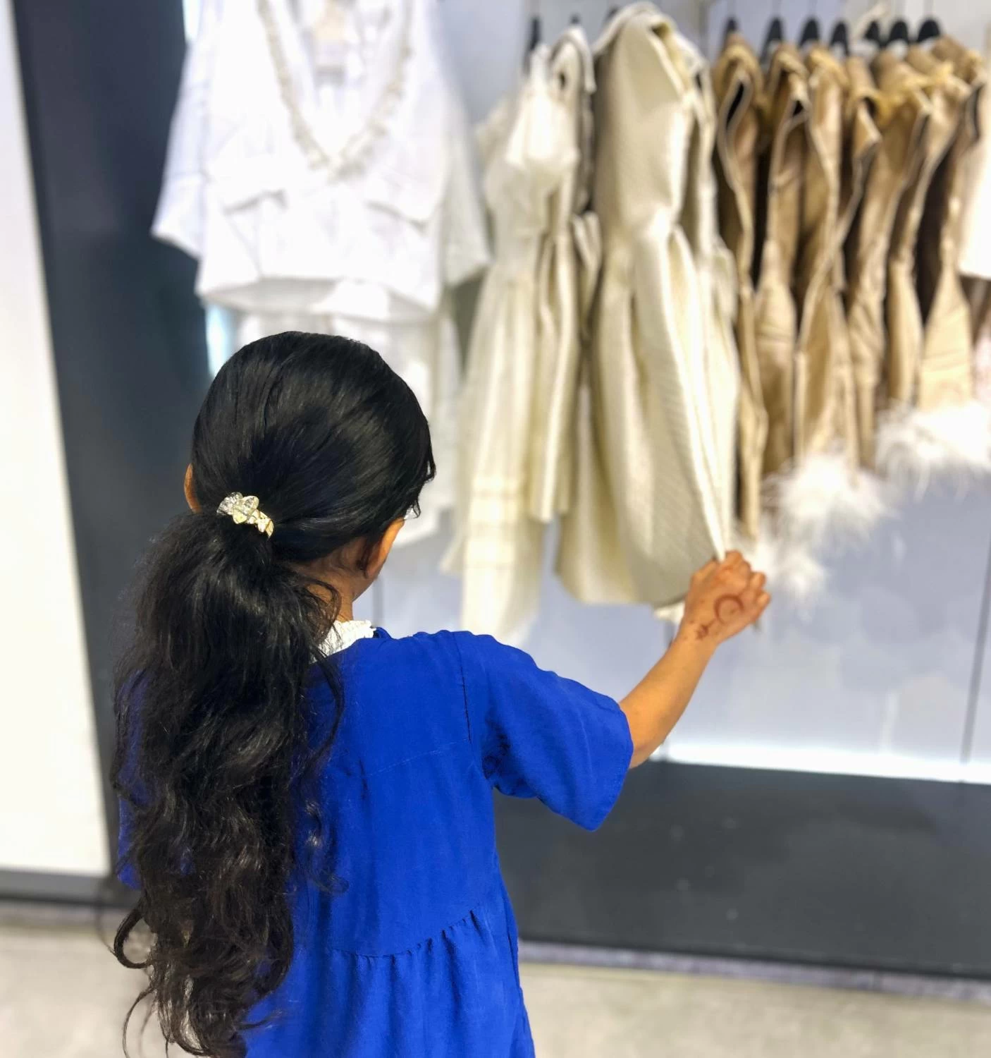 &laquo;الملكية الإنسانية&raquo; توزّع &laquo;كسوة العيد&raquo; على 200 طفلة