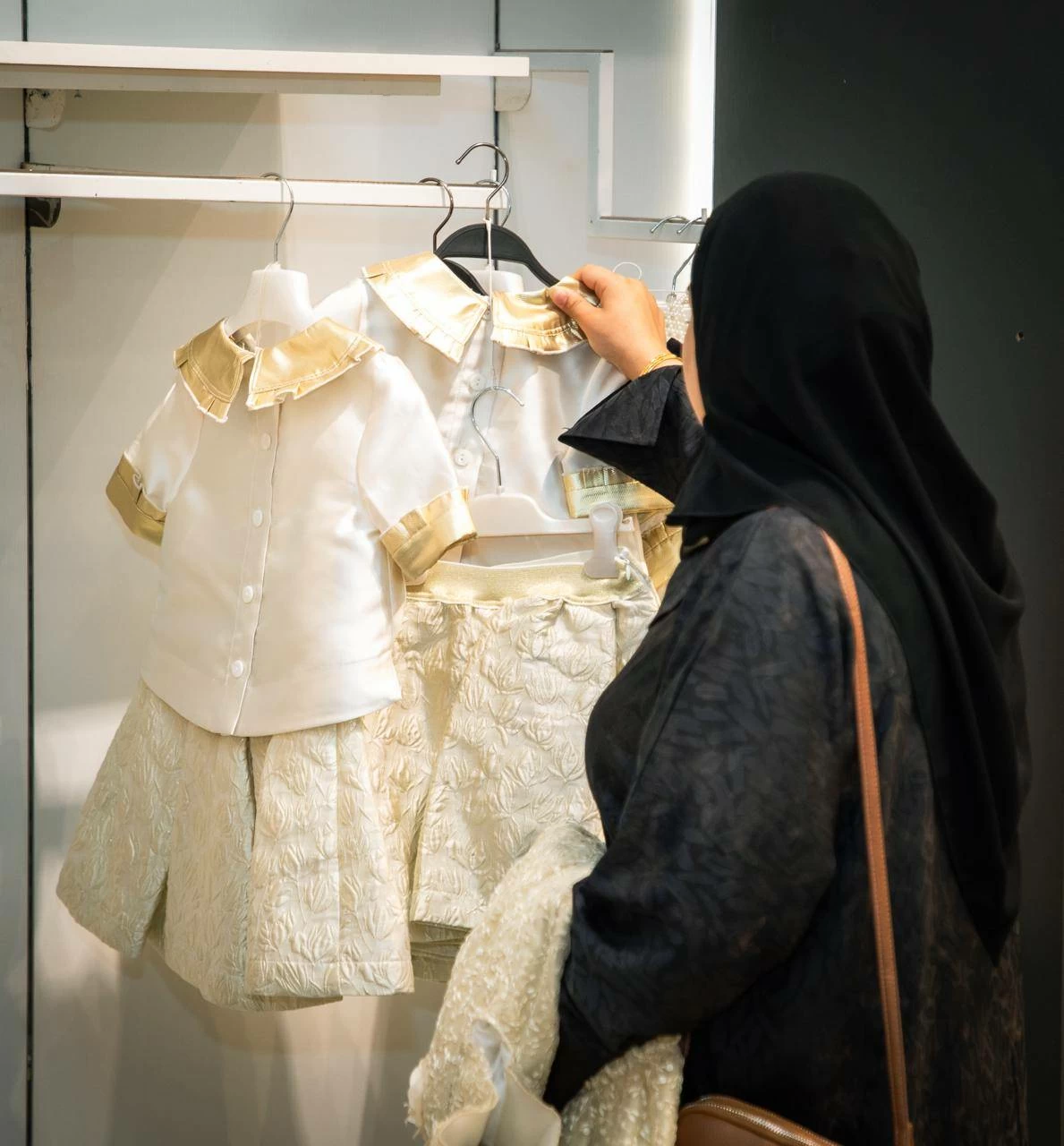 &laquo;الملكية الإنسانية&raquo; توزّع &laquo;كسوة العيد&raquo; على 200 طفلة