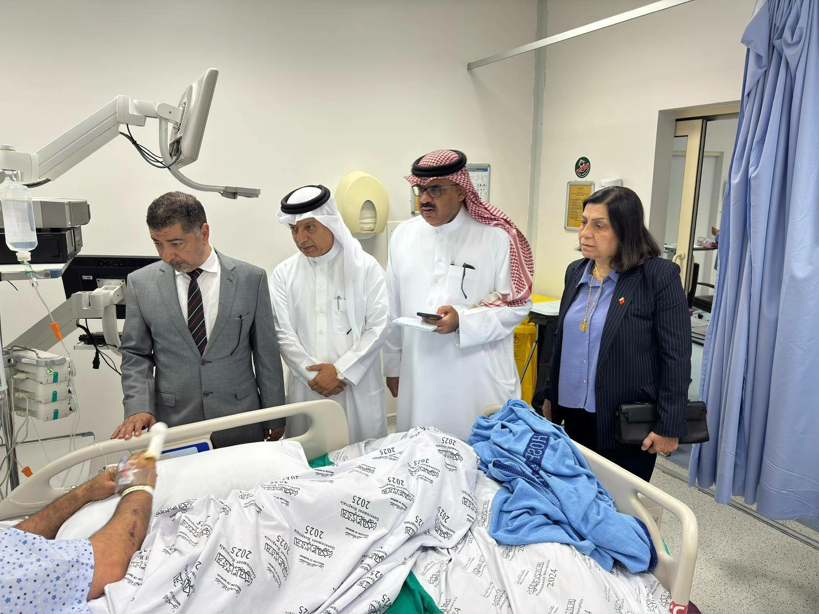 وفد من المؤسسة الوطنية لحقوق الإنسان يزور مصابي سترة في مجمع السلمانية الطبي