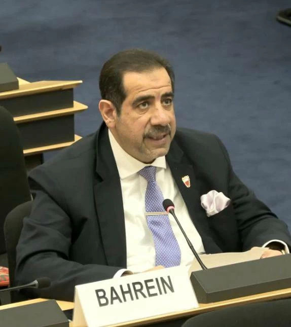 المندوب الدائم للبحرين لدى الأمم المتحدة والمنظمات الدولية في جنيف يلقي بيانًا باسم مجموعة دول التعاون والأردن