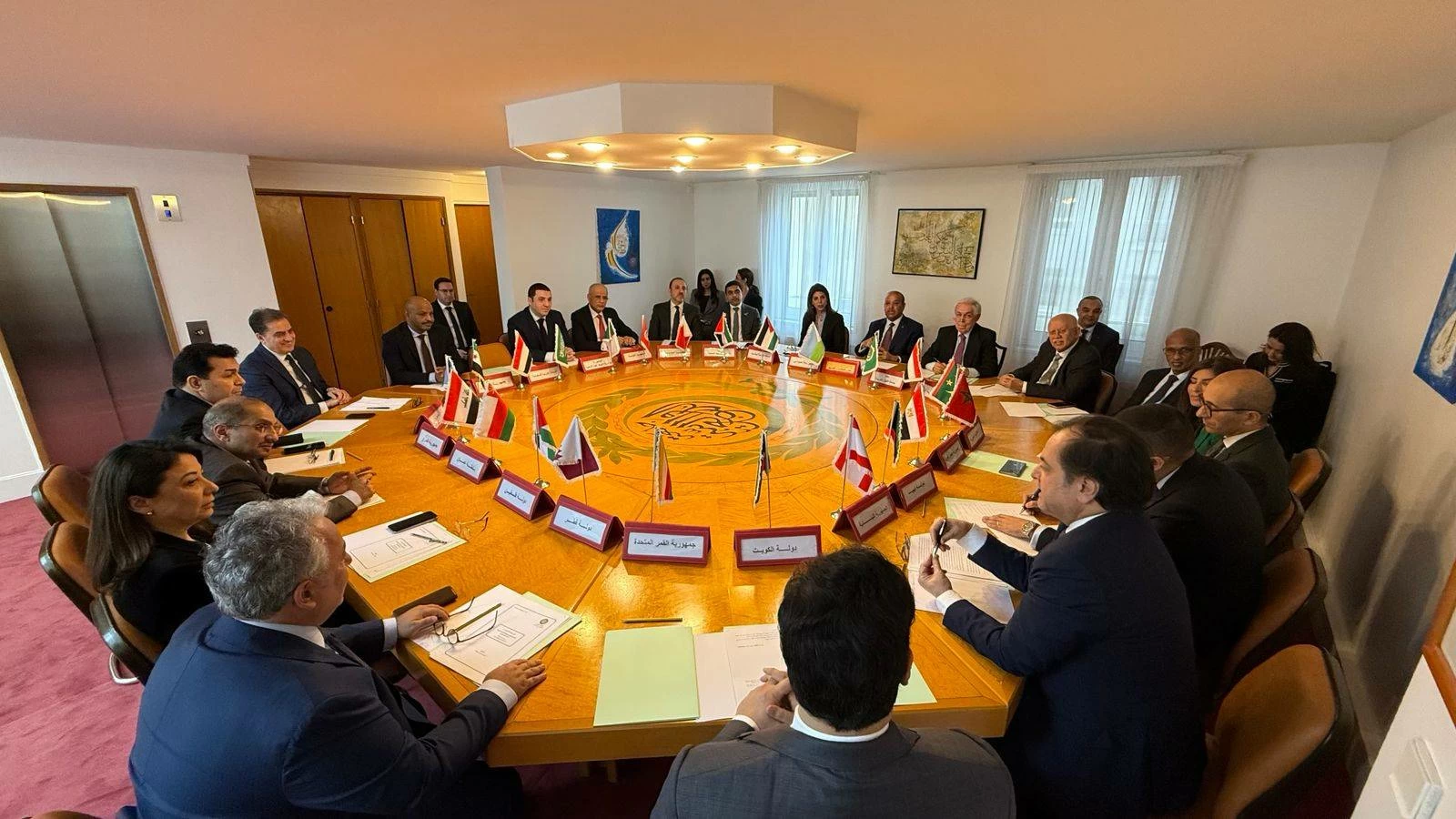 سفير البحرين لدى فرنسا يشارك في الاجتماع الطارئ لمجلس السفراء العرب