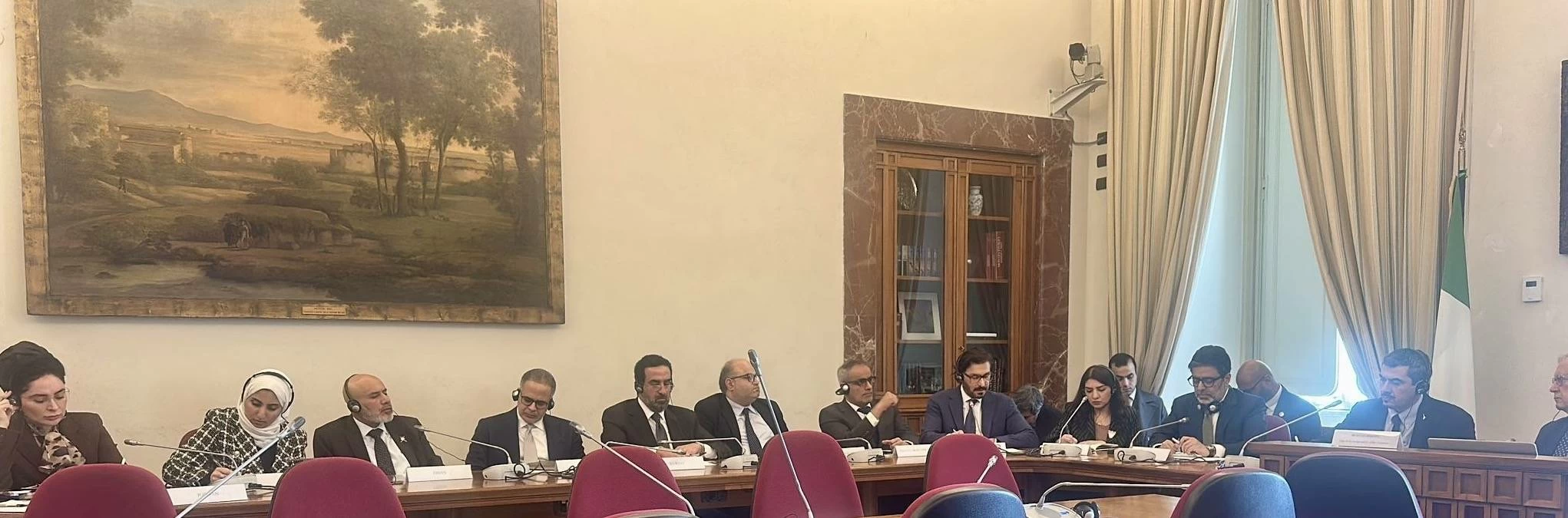 سفير البحرين لدى إيطاليا يشارك مع سفراء دول التعاون في اجتماع مع لجنة الشؤون الخارجية بالبرلمان الإيطالي