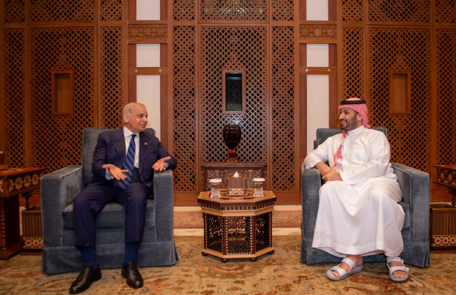 ولي العهد السعودي يبحث مع رئيس الوزراء الباكستاني تطورات الأوضاع الإقليمية