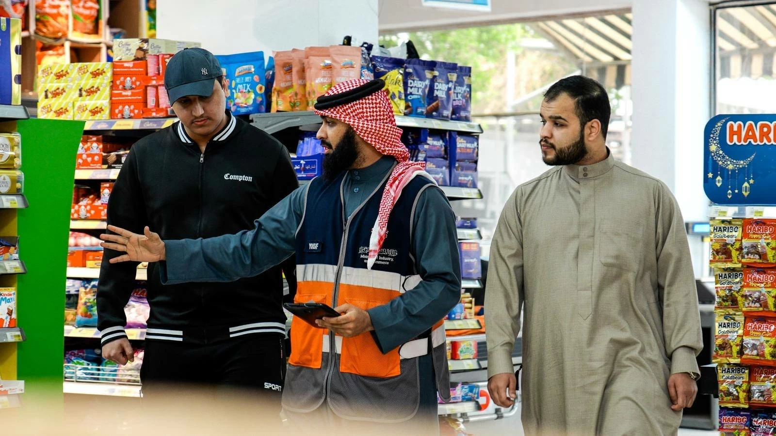 أكثر من 60 ألف متطوع يسجلون رغبتهم في المشاركة بحملة "البحرين بخير.. ما دام إنتوا أهلها" وانتظام عدد منهم ميدانياً