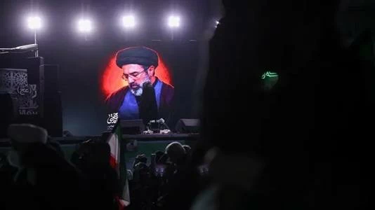 كان مع والده.. برلماني إيراني يكشف تفاصيل محاولتين لاغتيال مجتبى خامنئي