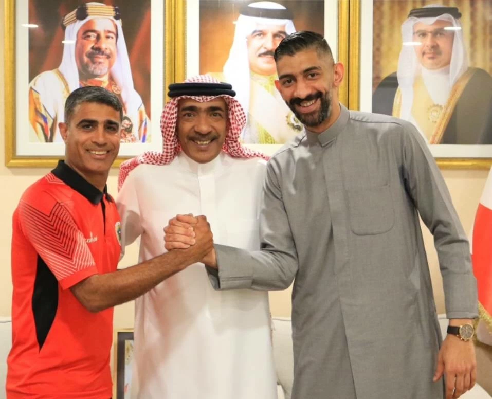 علي بن محمد يستقبل الحكم جعفر المعلم واللاعب ناصر عنان للمصالحة بينهما