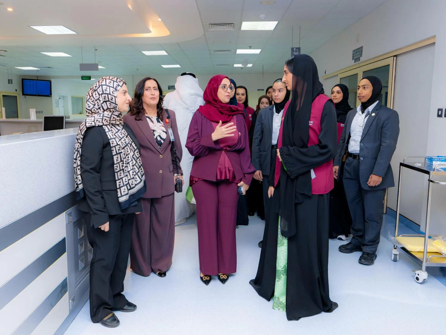 شيمة بنت ناصر تطمئن على المصابين من أهالي سترة والمناطق الأخرى