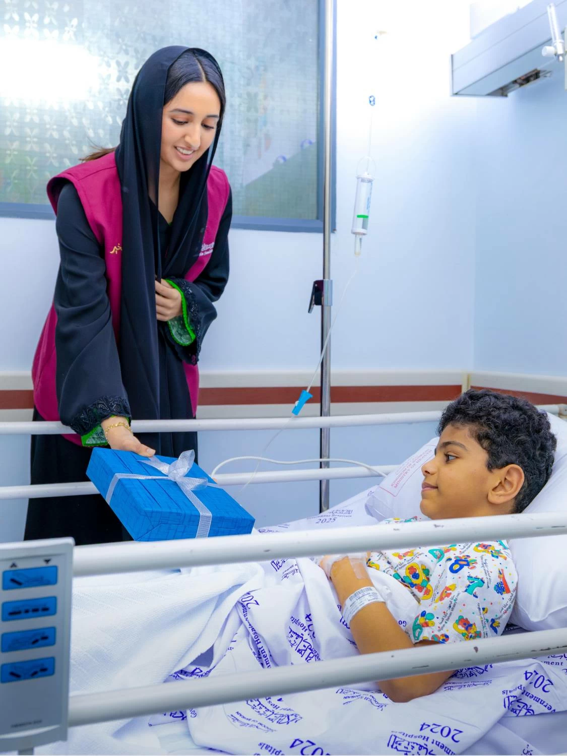 شيمة بنت ناصر تطمئن على المصابين من أهالي سترة والمناطق الأخرى