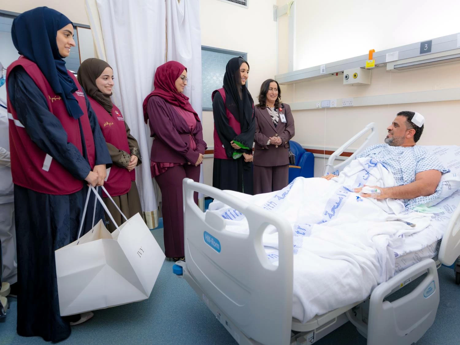 شيمة بنت ناصر تطمئن على المصابين من أهالي سترة والمناطق الأخرى