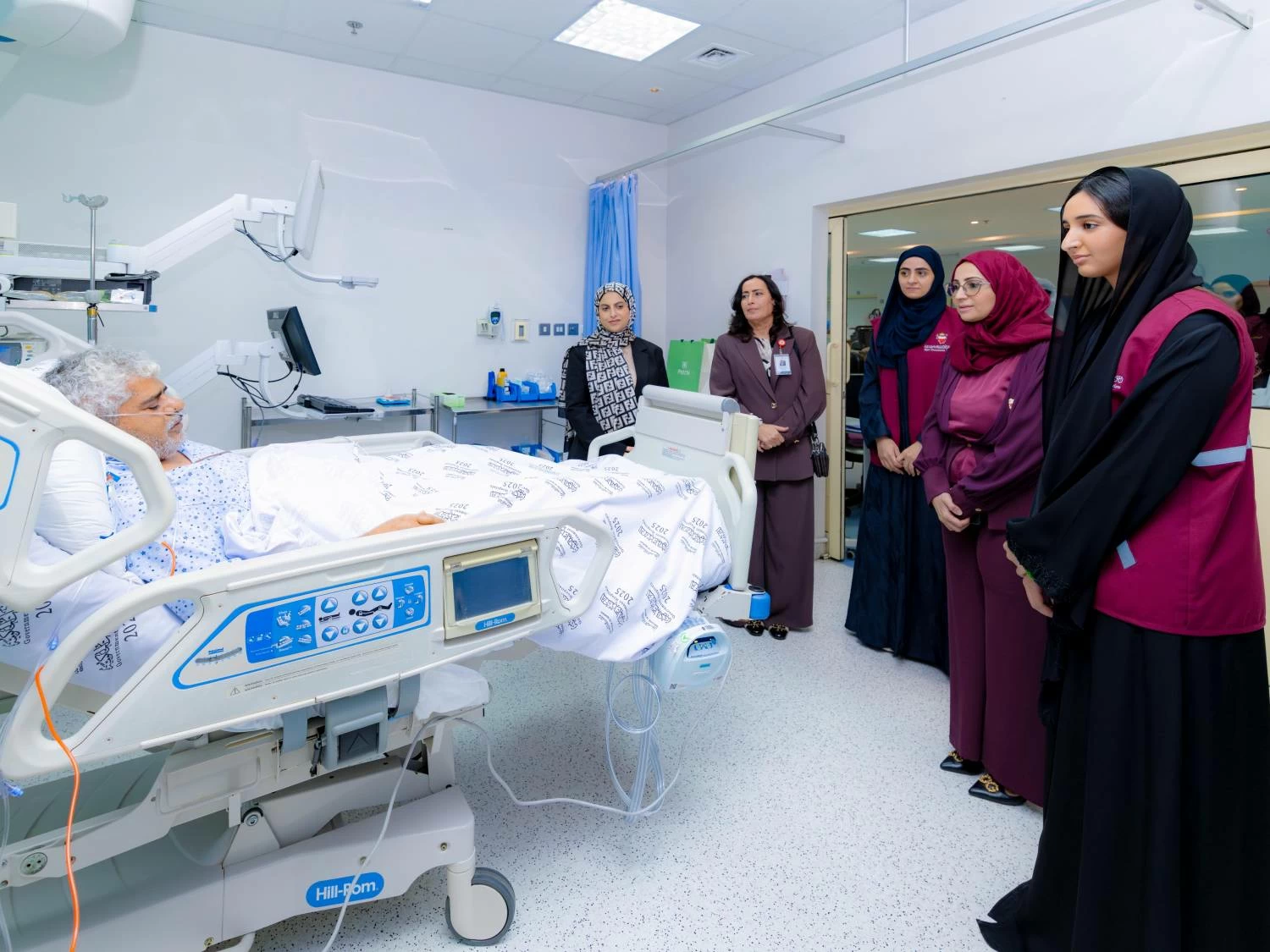 شيمة بنت ناصر تطمئن على المصابين من أهالي سترة والمناطق الأخرى