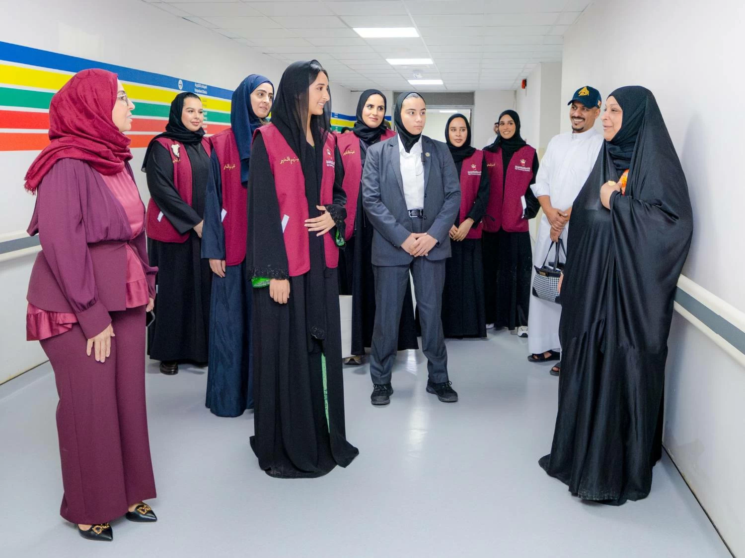 شيمة بنت ناصر تطمئن على المصابين من أهالي سترة والمناطق الأخرى