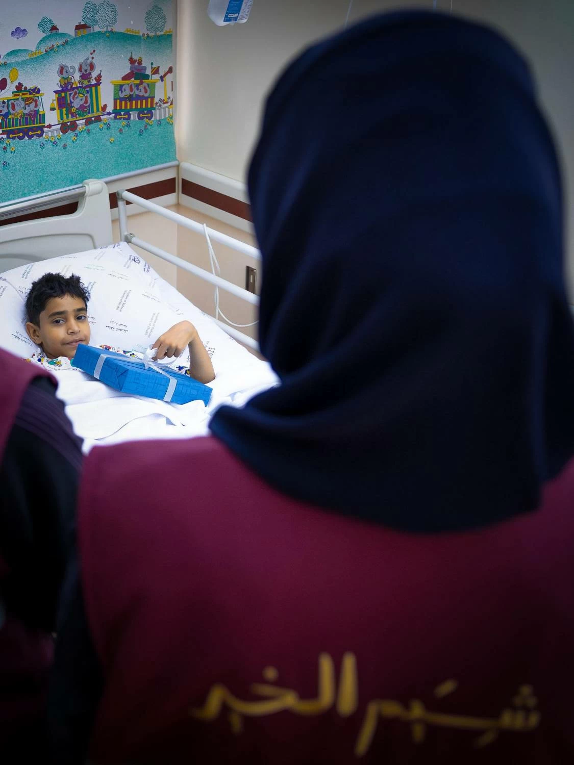 شيمة بنت ناصر تطمئن على المصابين من أهالي سترة والمناطق الأخرى