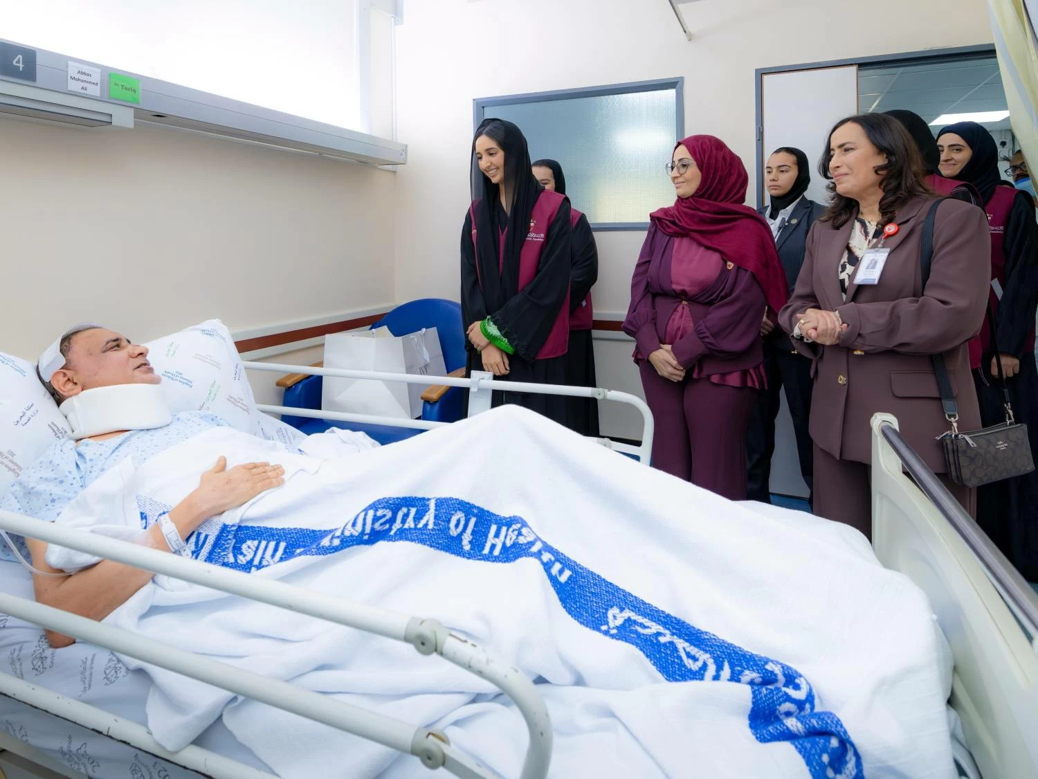 شيمة بنت ناصر تطمئن على المصابين من أهالي سترة والمناطق الأخرى