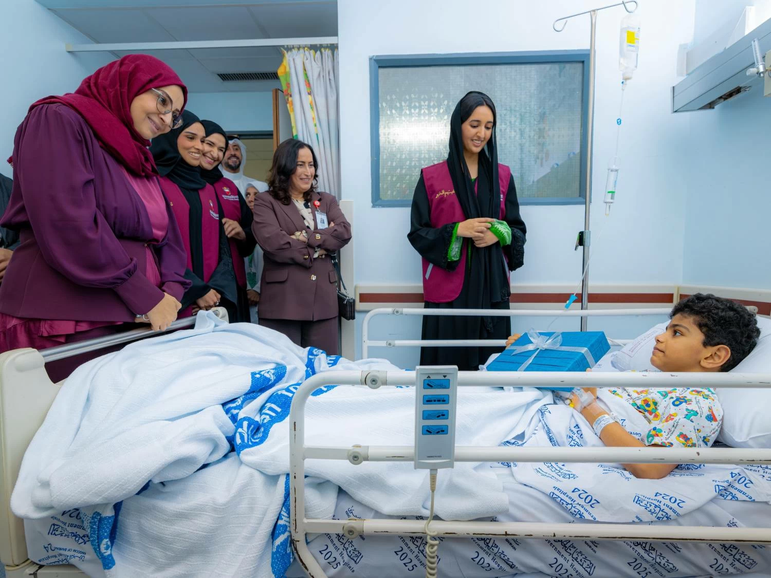 شيمة بنت ناصر تطمئن على المصابين من أهالي سترة والمناطق الأخرى