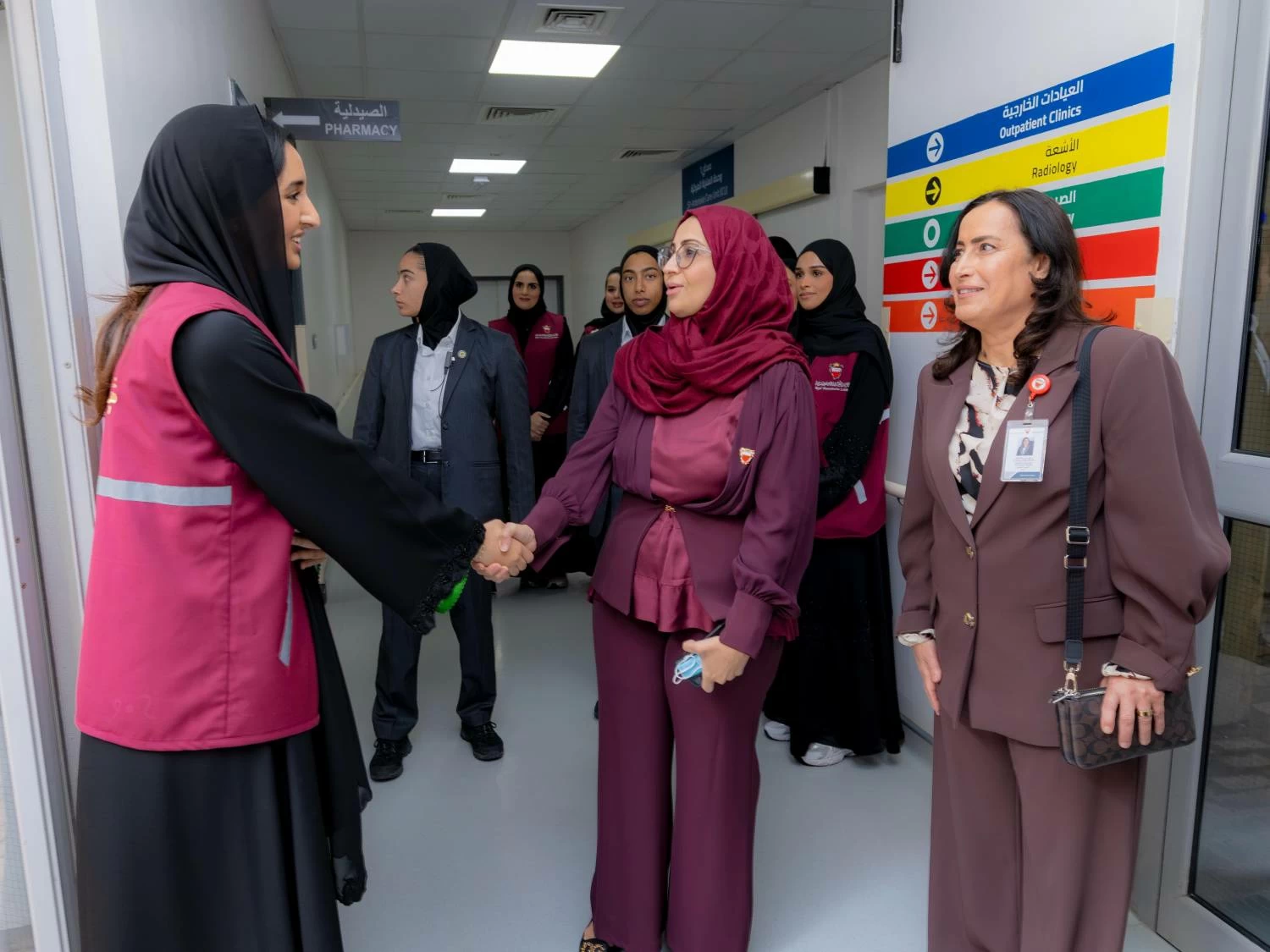 شيمة بنت ناصر تطمئن على المصابين من أهالي سترة والمناطق الأخرى