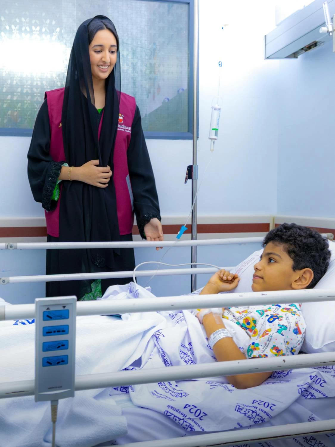 شيمة بنت ناصر تطمئن على المصابين من أهالي سترة والمناطق الأخرى