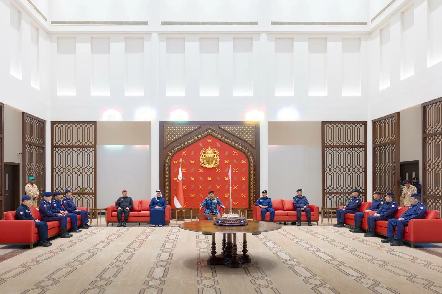 الملك القائد الأعلى للقوات المسلحة يتفضل بزيارة إلى وزارة الداخلية